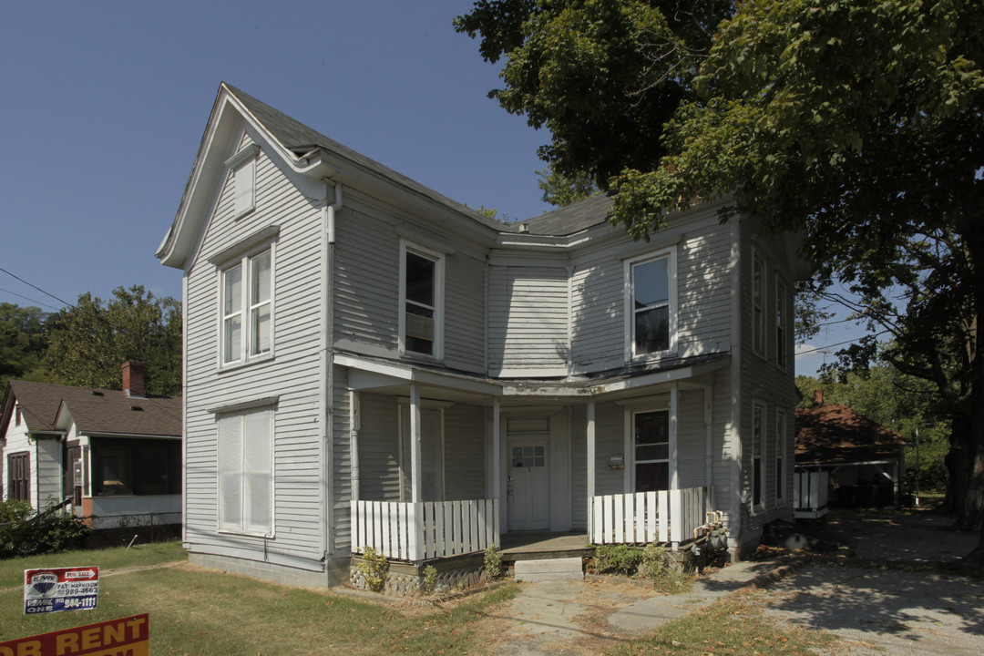 1002 W Main St in New Albany, IN - Building Photo