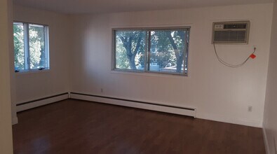 322 Clifton Ave in Minneapolis, MN - Building Photo - Building Photo
