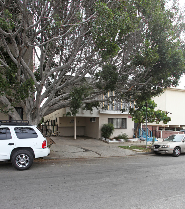 1178 N Heliotrope Dr in Los Angeles, CA - Building Photo - Building Photo