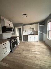 46 Evelyn St, Unit 1 in Boston, MA - Foto de edificio - Building Photo