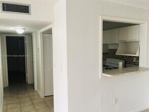 8185 NW 7th St in Miami, FL - Building Photo - Building Photo