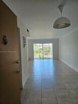4900 NW 79th Ave in Doral, FL - Building Photo