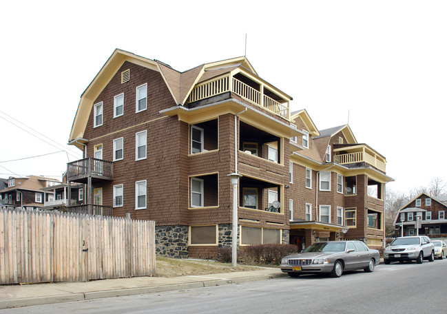 Roslyn Apartments in Baltimore, MD - Foto de edificio - Building Photo