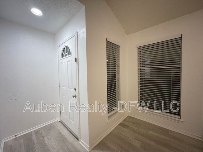 2424 Sherry St in Arlington, TX - Building Photo - Building Photo