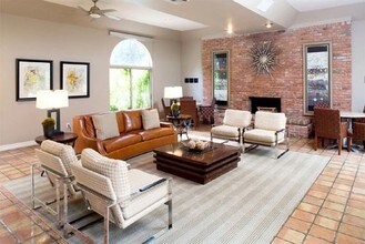 2400 Yorktown Street in Houston, TX - Building Photo - Building Photo