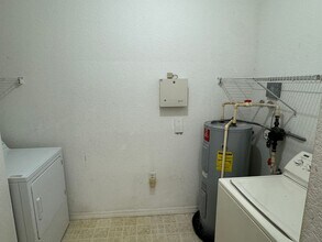 6151 Metrowest Blvd in Orlando, FL - Building Photo - Building Photo