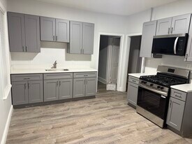 10 Humphreys St, Unit 2 in Boston, MA - Building Photo