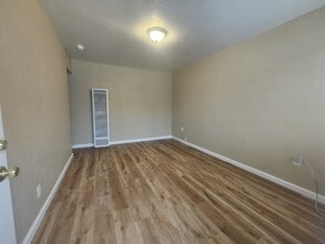 108 west 9th / York St in Pittsburg, CA - Foto de edificio - Building Photo