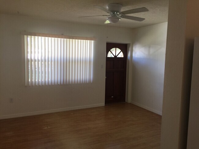 3310 New England St in Sarasota, FL - Building Photo - Building Photo