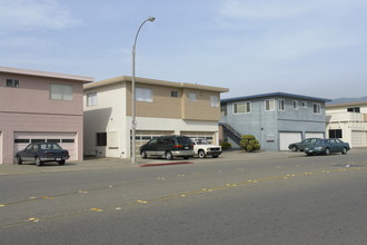 66 Arroyo Dr in South San Francisco, CA - Building Photo - Building Photo