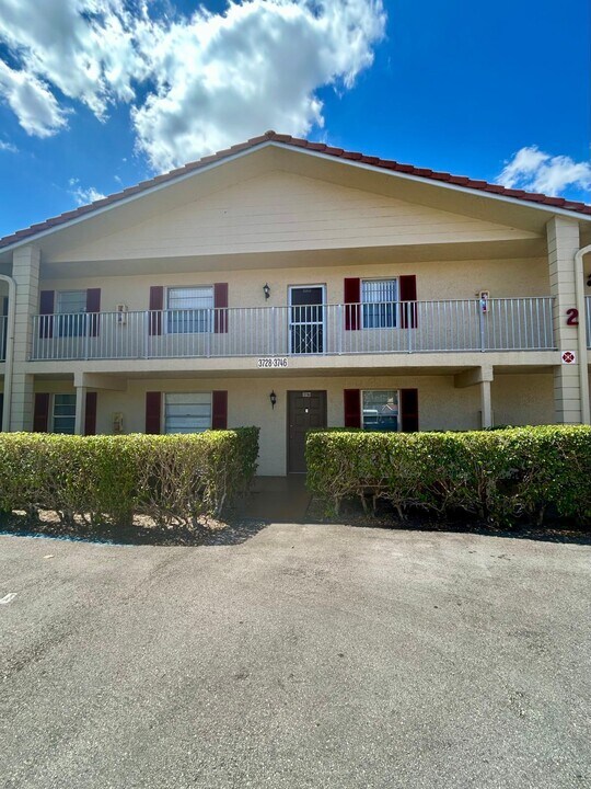 3738 N University Dr in Coral Springs, FL - Building Photo