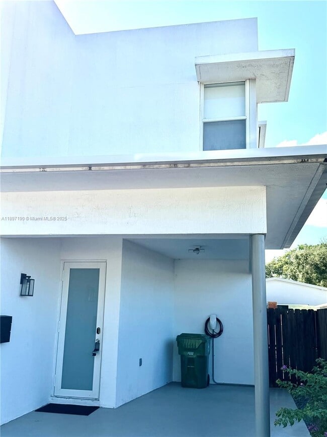 918 NW 23rd Ct, Unit 1 in Miami, FL - Building Photo - Building Photo