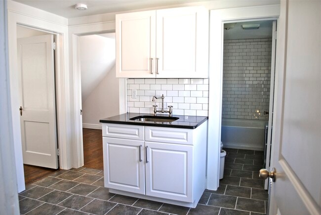 60 Hayward Pl, Unit 2