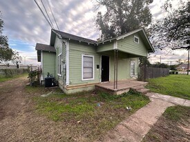 1221 Taylor St in Waco, TX - Building Photo