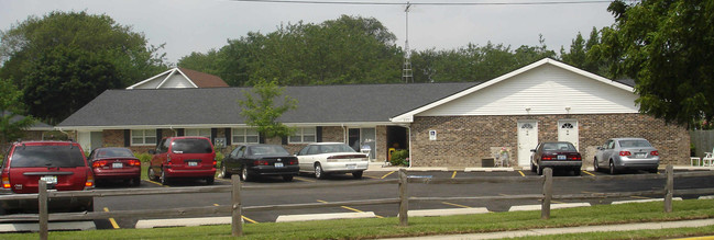 230 S Prospect St in Marengo, IL - Foto de edificio - Building Photo