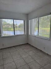 153 Lakeview Dr in Weston, FL - Building Photo - Building Photo
