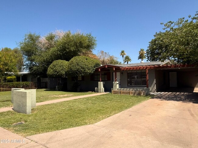property at 1632 E Hudson Dr