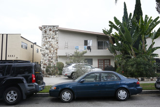 3345 Mentone Ave in Los Angeles, CA - Foto de edificio - Building Photo