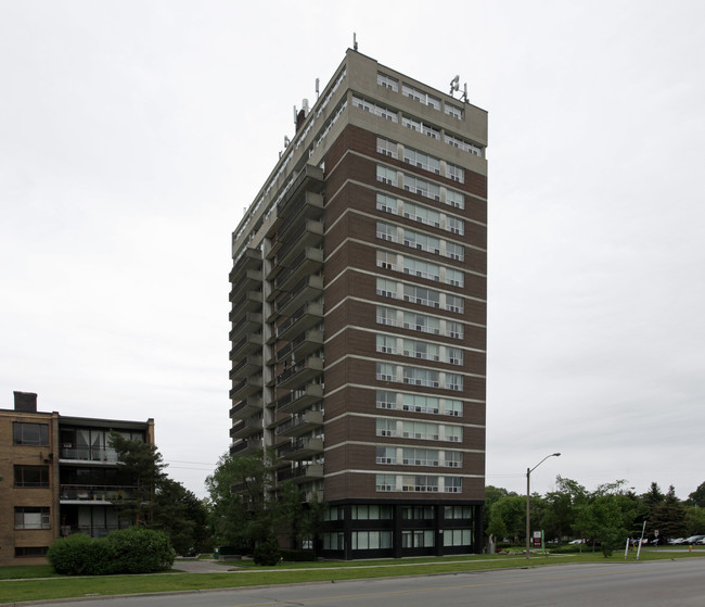 The Kingsview in Toronto, ON - Building Photo - Building Photo