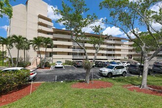 7081 Environ Blvd in Lauderhill, FL - Building Photo - Building Photo