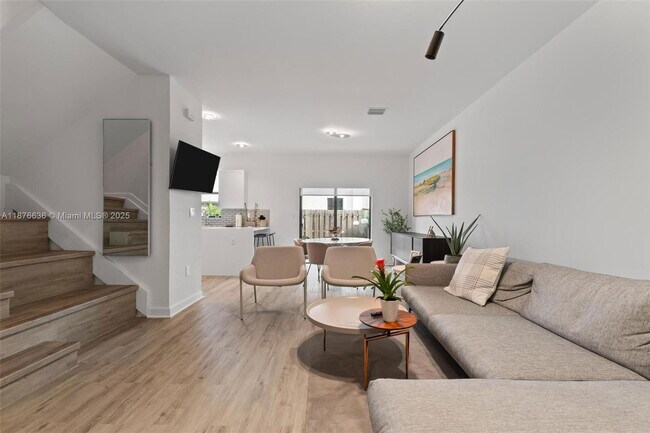 403 NE 212th St in North Miami Beach, FL - Building Photo - Building Photo