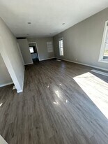 427 5th St in Hudson, IA - Building Photo