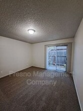 3037 W Pontiac Way in Fresno, CA - Building Photo - Building Photo