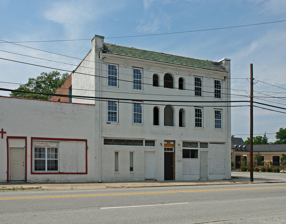 1650 W English Rd in High Point, NC - Building Photo