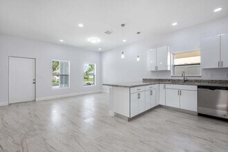 2831 Saranac Ave in West Palm Beach, FL - Building Photo - Building Photo