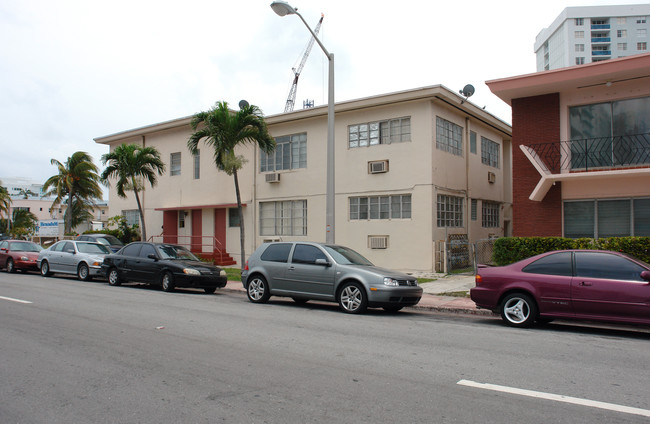 6727 Indian Creek Dr in Miami Beach, FL - Foto de edificio - Building Photo