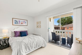 Summit in Metairie, LA - Building Photo - Building Photo