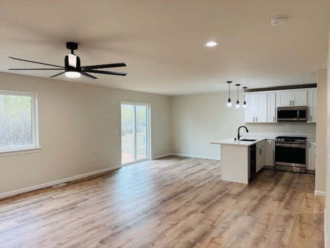 323 Ashbrook Dr in Wasilla, AK - Building Photo - Building Photo