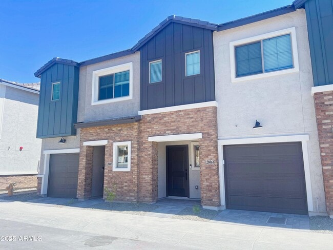 28065 N 28th Dr in Phoenix, AZ - Building Photo - Building Photo