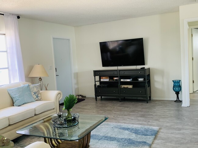 1087 Baffin Dr in Venice, FL - Building Photo - Building Photo