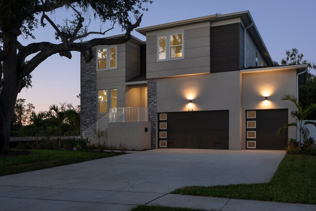 318 Rafael Blvd NE in St. Petersburg, FL - Building Photo - Building Photo