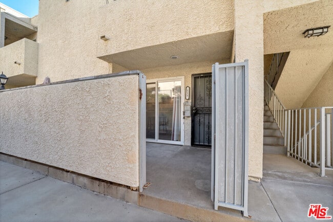 18209 Sierra Hwy in Santa Clarita, CA - Building Photo - Building Photo