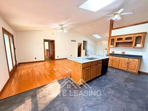 6239 SW Wanamaker Rd in Auburn, KS - Building Photo - Building Photo