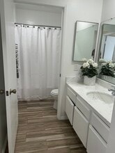 18650 Hatteras St in Tarzana, CA - Foto de edificio - Building Photo