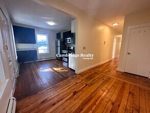 63 Pleasant St, Unit 3B in Cambridge, MA - Building Photo - Building Photo