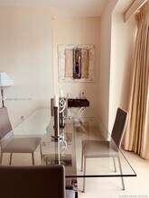 1425 Brickell Ave in Miami, FL - Building Photo - Building Photo