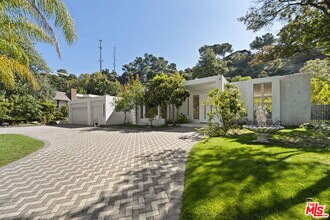 1860 Loma Vista Dr in Beverly Hills, CA - Building Photo - Building Photo