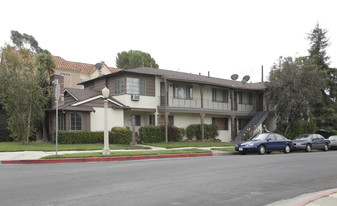 11332 Moorpark St Apartments