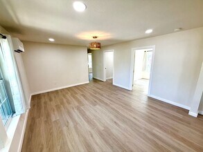 326 Victor St in San Antonio, TX - Building Photo - Building Photo