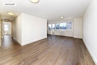 100 W 93rd St-Unit -25J in New York, NY - Building Photo - Building Photo