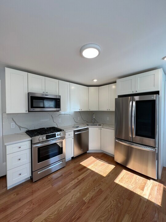 3 Mossland St, Unit 3 in Somerville, MA - Building Photo