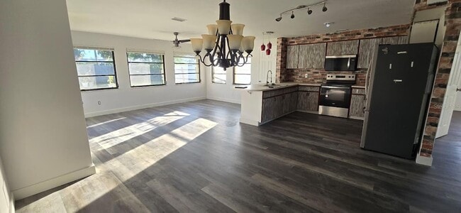 1174 Victoria Ave in Port Charlotte, FL - Building Photo - Building Photo