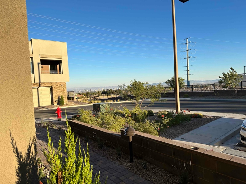 600 Carriage Hill Dr in Las Vegas, NV - Building Photo