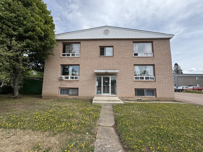 17 Joyce Ave in Moncton, NB - Building Photo - Building Photo