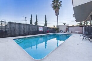 6743 Whitsett Avenue in North Hollywood, CA - Building Photo