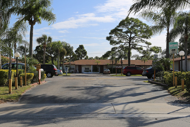 Haverhill Court Apartments in West Palm Beach, FL - Building Photo - Building Photo